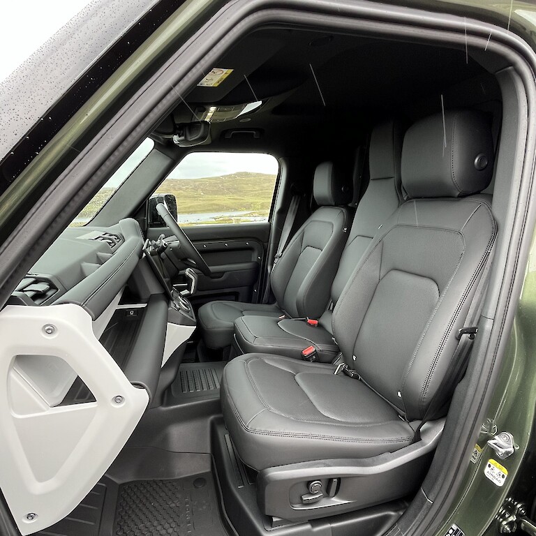 Land Rover Defender 110 Commercial